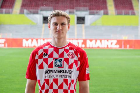 Jakob Tranziska feiert sein Startelf-Debüt. Foto: Mainz 05