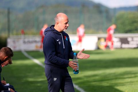 Das Duell mit Kaan-Marienborn sollte TSV-Coach Ersan Parlatan mehr Schlüsse bringen als der lockere Aufgalopp zuletzt bei der Hinterland-Auswahl. Foto: Jens Schmidt 