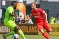 Es hat nicht gereicht: Kevin Lahn (r.), hier im Duell mit Wehens Paterson Chato (l.), muss sich mit dem TSV Steinbach Haiger im Finale des Hessenpokals Drittligist Wiesbaden nach starkem Spiel geschlagen geben.