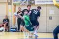 Im Fallen erfolgreich: Filip Vistorop (am Ball) vom Handball-Bundesligisten HSG Wetzlar setzt sich gegen Elias Scholtes und Yannick Fraatz (r.) vom Bergischen HC durch. 