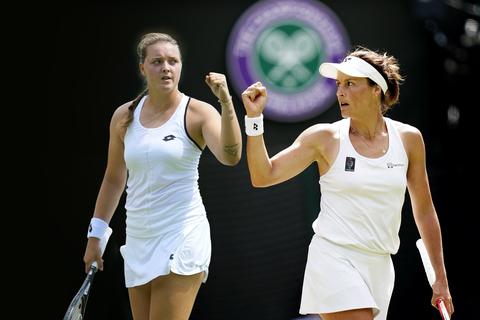 Stehen sich im Wimbledon-Viertelfinale gegenüber: Jule Niemeier (re) und Tatjana Maria. Foto: dpa