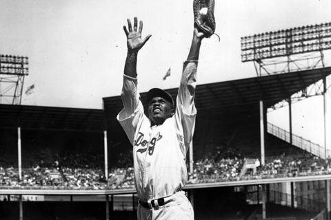 Jackie Robinson im Trikot der Brooklyn Dodgers.Archivfoto: imago