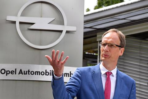 Es sieht so aus, als würde das Opel-Management um  Chef Michael Lohscheller doch darauf verzichten, eine Notfallklausel zu ziehen und betriebsbedingte Kündigungen auszusprechen. Archivfoto: dpa