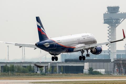 Starts und Landungen der russischen Fluggesellschaft Aeroflot – wie hier in Berlin – gehören in Deutschland nach dem Flugverbot vorerst der Vergangenheit an. Foto: dpa