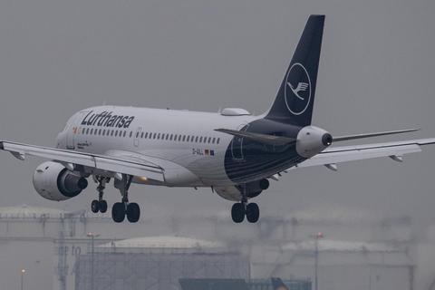 Lufthansa startet in der Corona-Krise zur Partnersuche. Ziel könnte der Alitalia-Nachfolger ITA sein. Foto: dpa