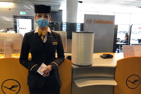 Der einer Tonne ähnelnde Hepa-Filter beseitigt laut Lufthansa in Flugzeugen Viren und Bakterien. Foto: Karl Schlieker