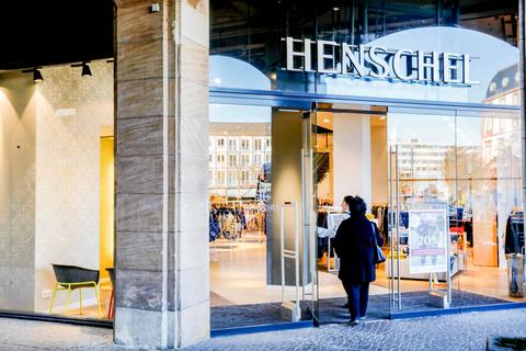 Bild aus besseren Zeiten: Das Modehaus Henschel hofft auf ein baldiges Ende der Schließzeit.Archivfoto: Torsten Boor 