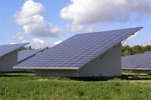 Der Ausbau der Fotovoltaik ist einer der Schlüssel beim klimagerechten Umbau der Wirtschaft in Deutschland. Foto: stock.adobe